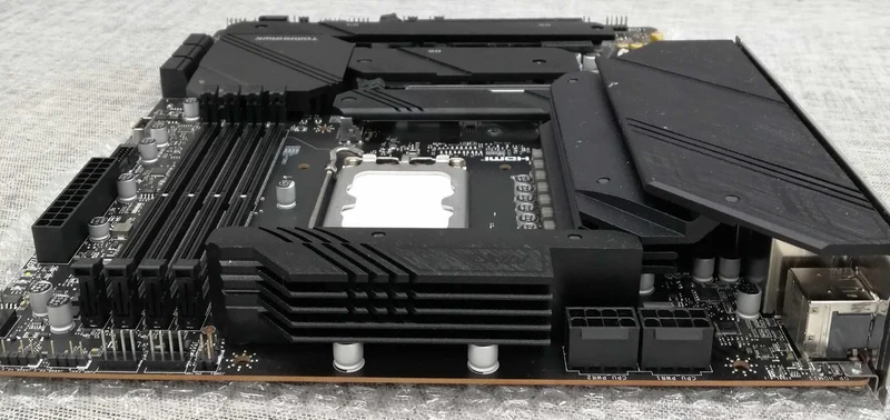 Carte mère MSI MAG Z790 TOMAHAWK WIFI DDR5
