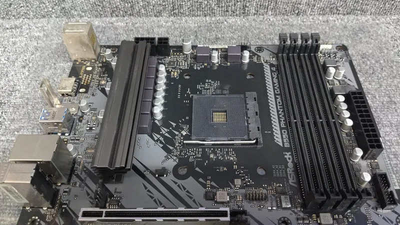 [À DÉCHETER] Carte mère ASROCK B550 PHANTOM GAMING 4