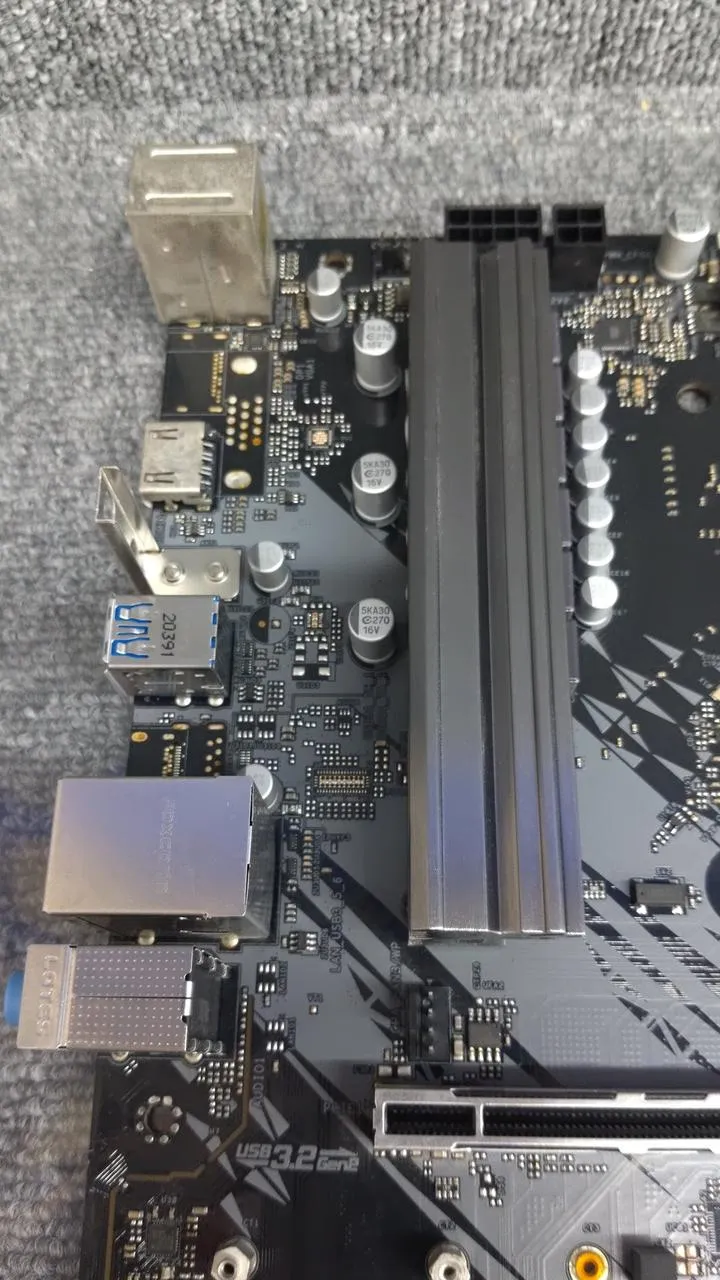 [À DÉCHETER] Carte mère ASROCK B550 PHANTOM GAMING 4