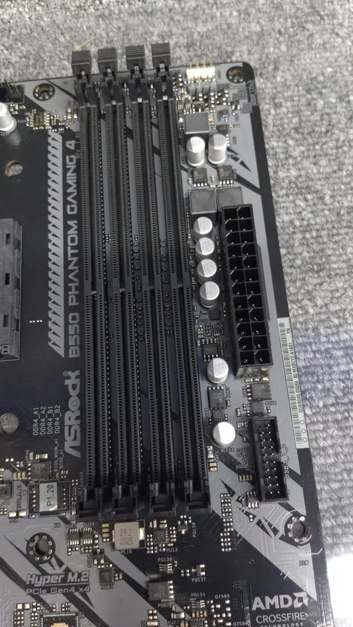 [À DÉCHETER] Carte mère ASROCK B550 PHANTOM GAMING 4