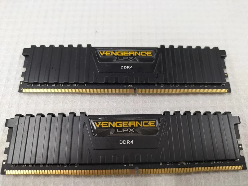CORSAIR DDR4 Memory 8GB x 2 CMK16GX4M2A2666C16