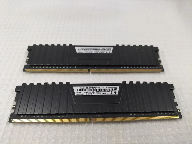 CORSAIR DDR4 Memory 8GB x 2 CMK16GX4M2A2666C16