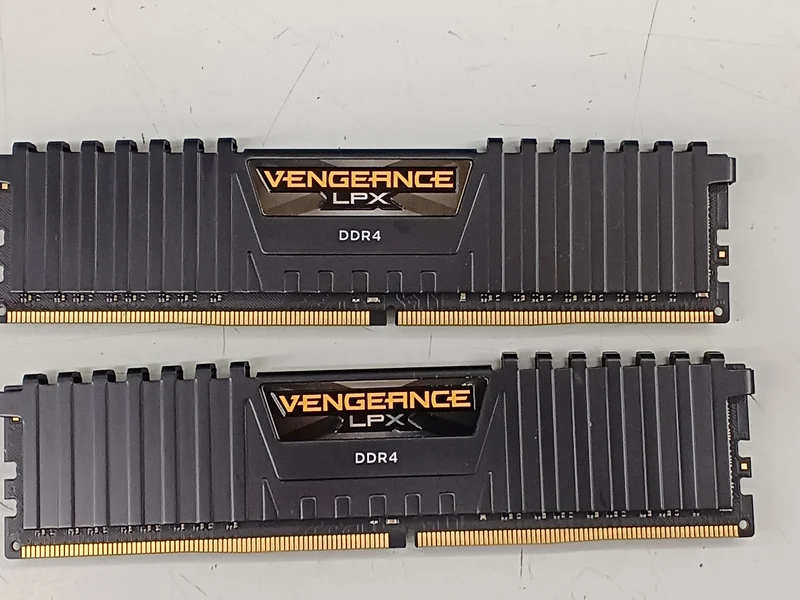 Mémoire CORSAIR DDR4 CMK16GX4M2A2666C16