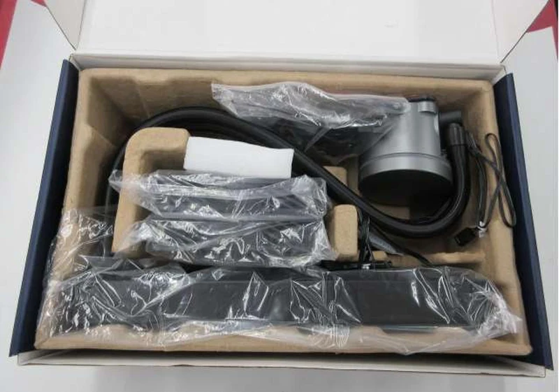 Refroidisseur de processeur SILVERSTONE CEMYST 240 ouvert et inutilisé