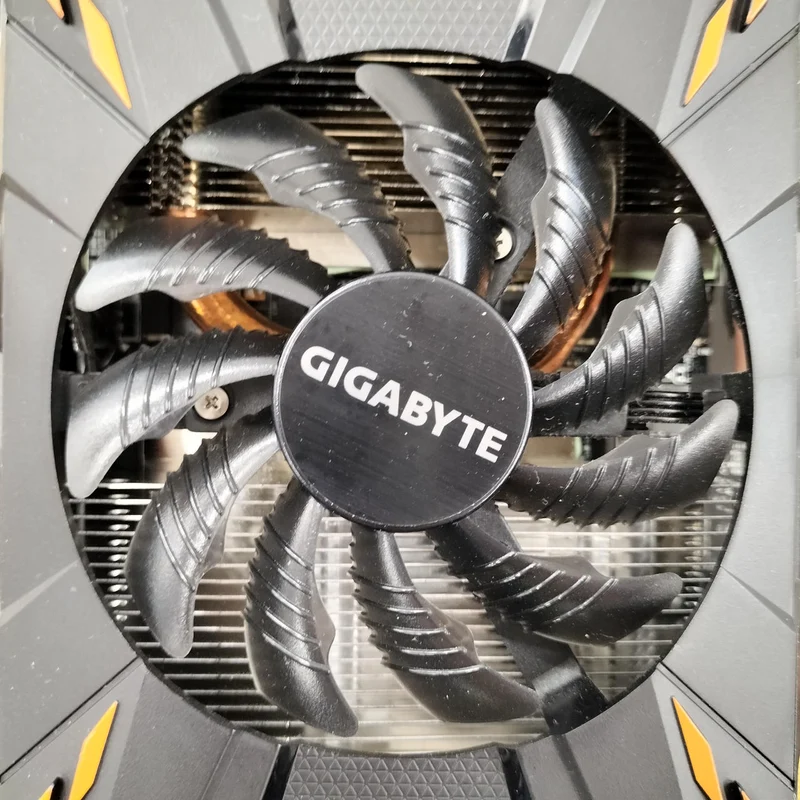 GIGABYTE [Article défectueux] GV-N1070G1 GAMING-8GD GV-N1070G1 GAMING-8GD
