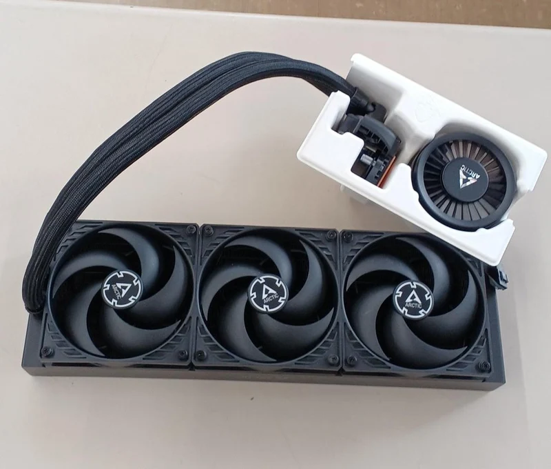ARCTIC Integrated Water Cooler ACFRE00136A