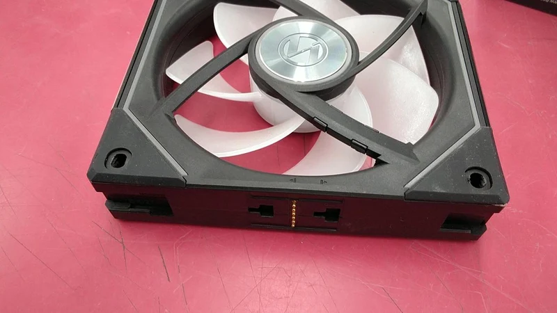 [JUNK] LIAN LI PC Case Fan LINI FAN SL-INF120