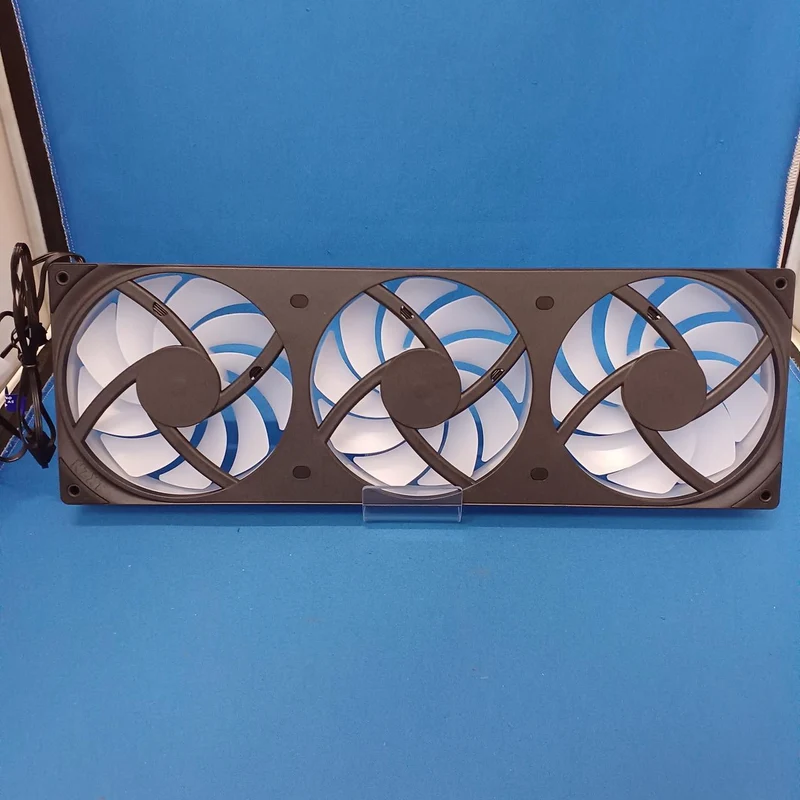 NZXT Water-Cooled CPU Cooler / KRAKEN 360 RGB
