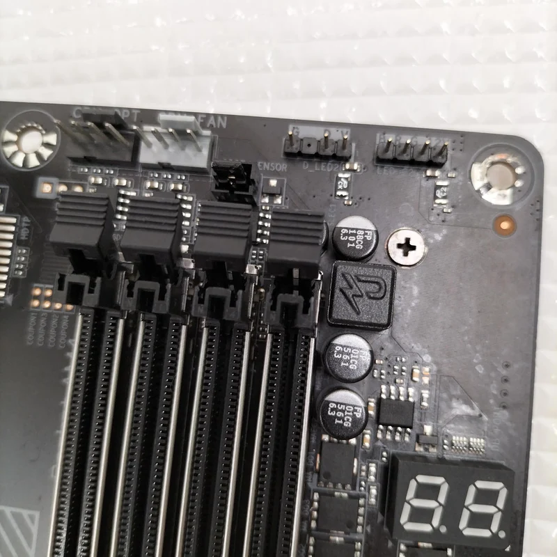 [À DÉCHETER] Carte mère GIGABYTE B550 AORUS MASTER