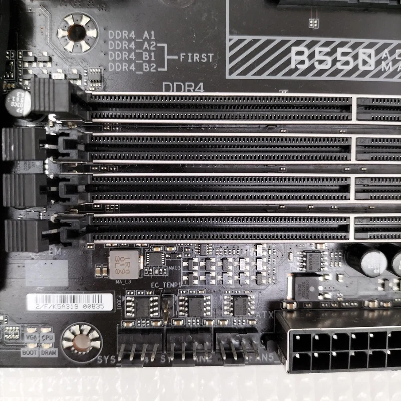 [À DÉCHETER] Carte mère GIGABYTE B550 AORUS MASTER