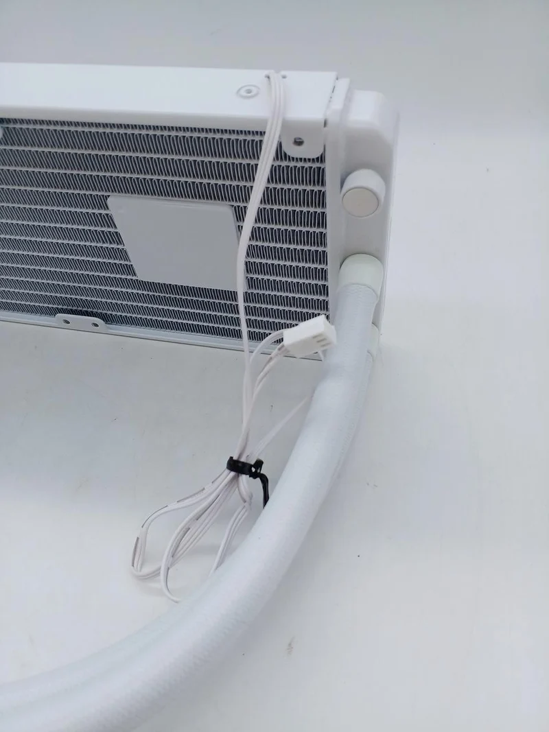 Refroidisseur de processeur MSI MAG CORELIQUID 240R V2 BLANC