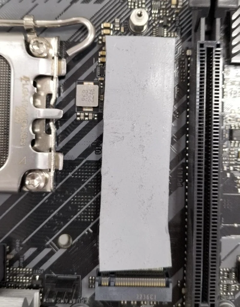 [À DÉCHETER] Carte mère ASROCK B660M-HDV
