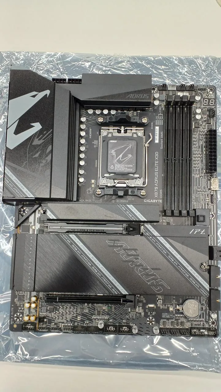 Carte mère GIGABYTE X870 AORUS ELITE X3D