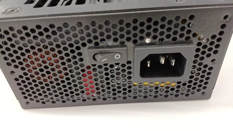 LIAN LI Power Supply Unit SP750