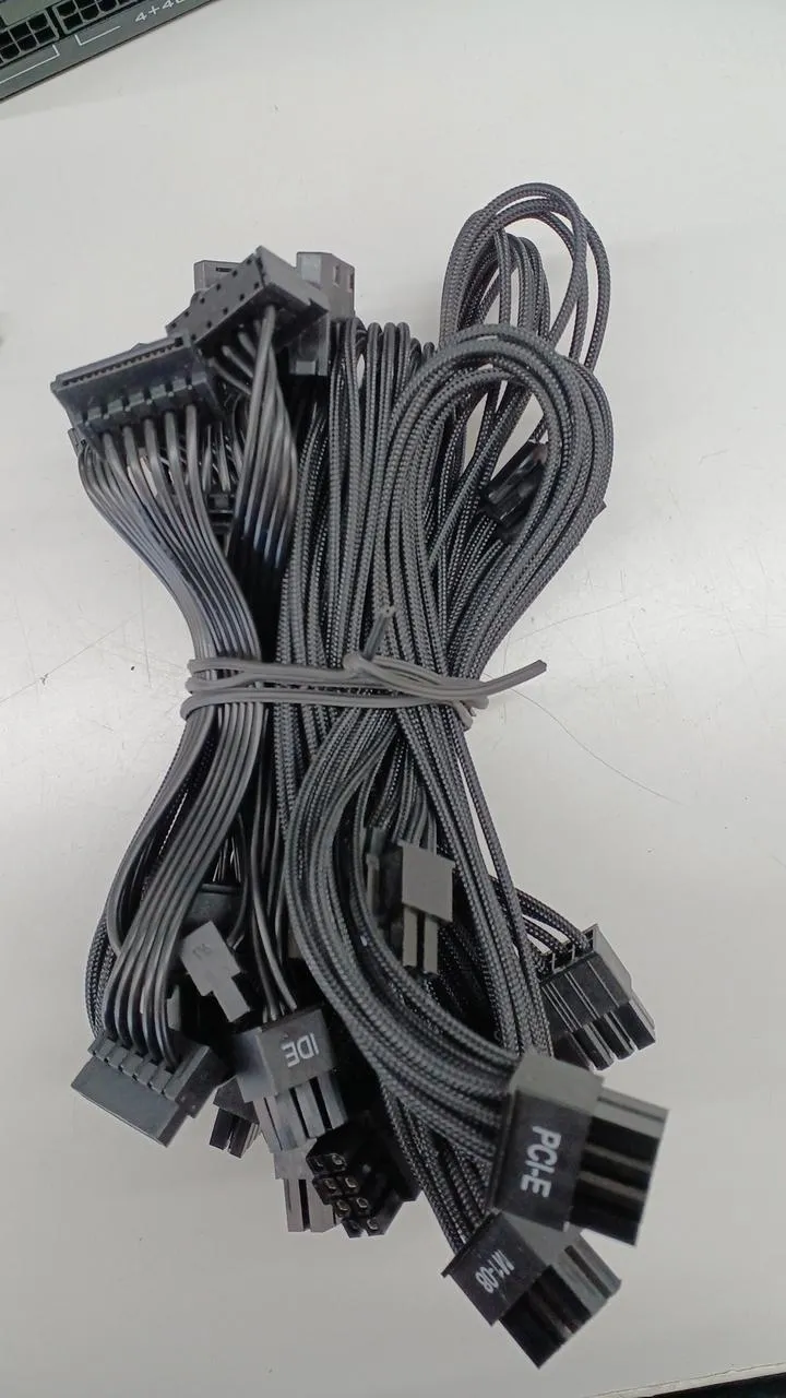 LIAN LI Power Supply Unit SP750