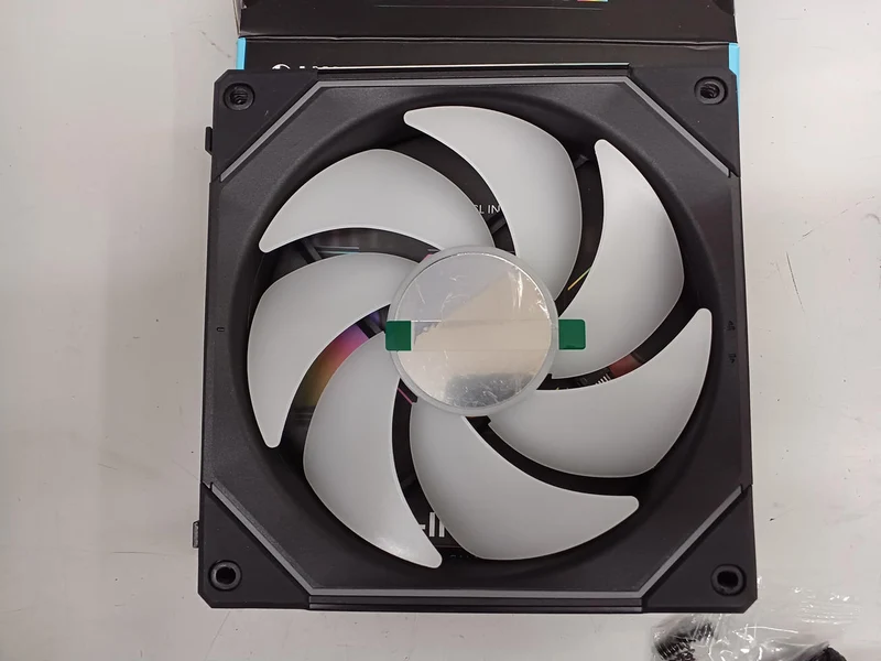 [JUNK] LIAN LI Case Fan UF-SLIN140-1B