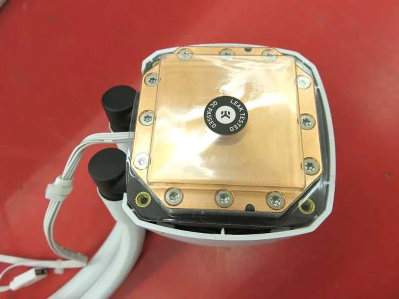Refroidisseur d'eau tout-en-un EK-NUCLEUS CR360 LUX D-RGB