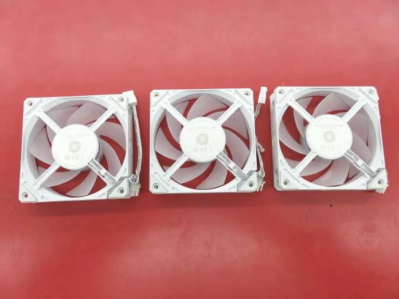 Refroidisseur d'eau tout-en-un EK-NUCLEUS CR360 LUX D-RGB