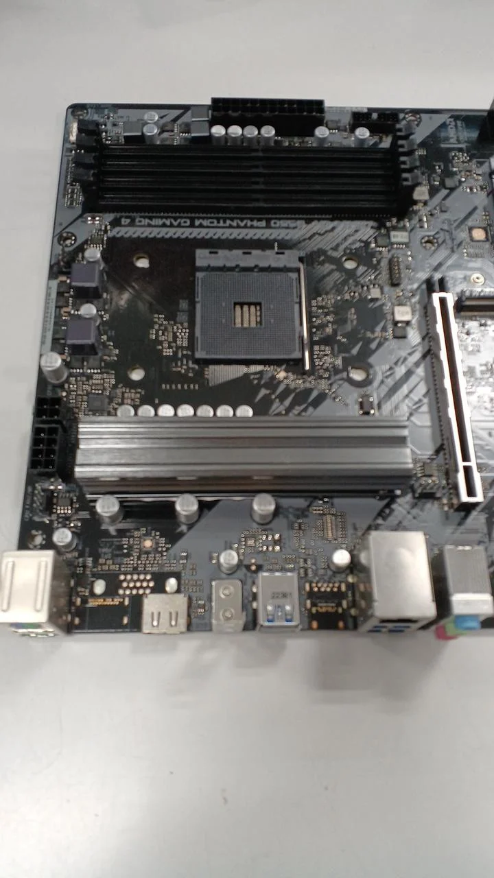 ASROCK Motherboard: B550M PHANTOM GAMING 4