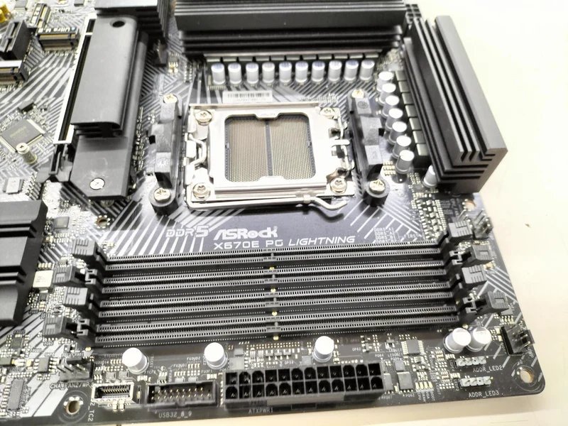 Carte mère ASROCK X670E PG LIGHTING