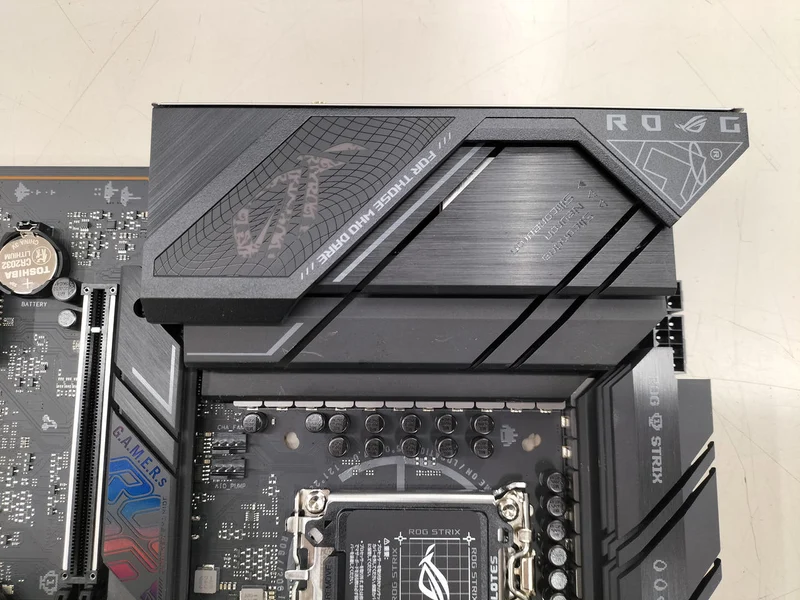 ASUS *Patin en caoutchouc manquant ×1 Carte mère ROG STRIX B760-F