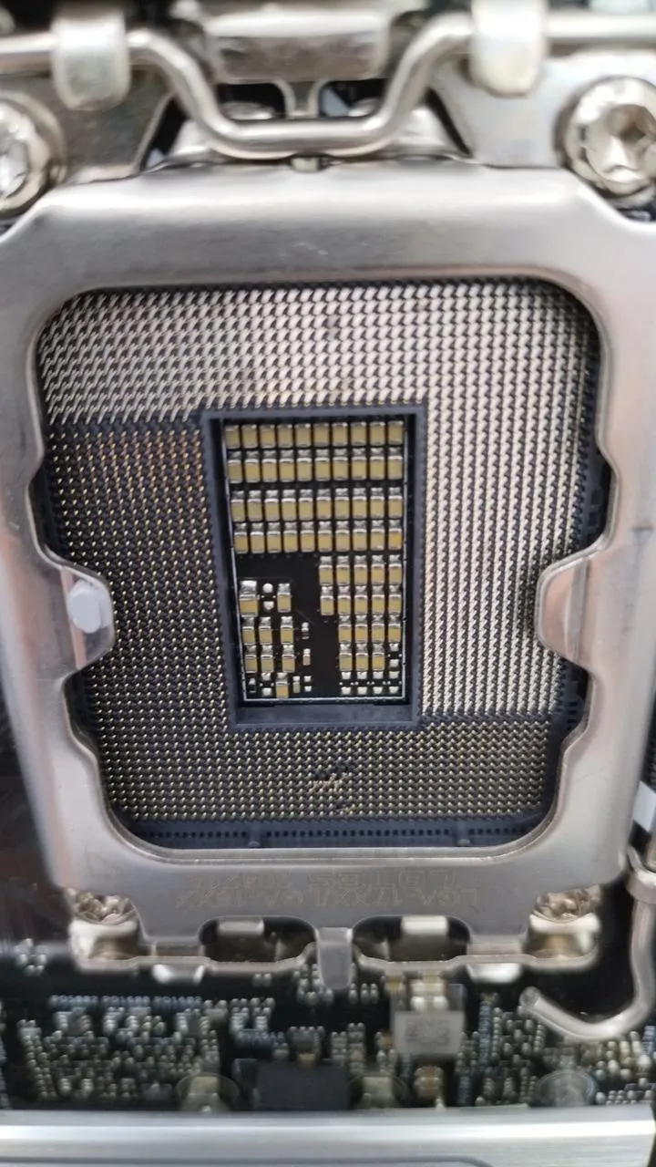 [À DÉCHETER] Carte mère ASUS PRIME H670-PLUS D4
