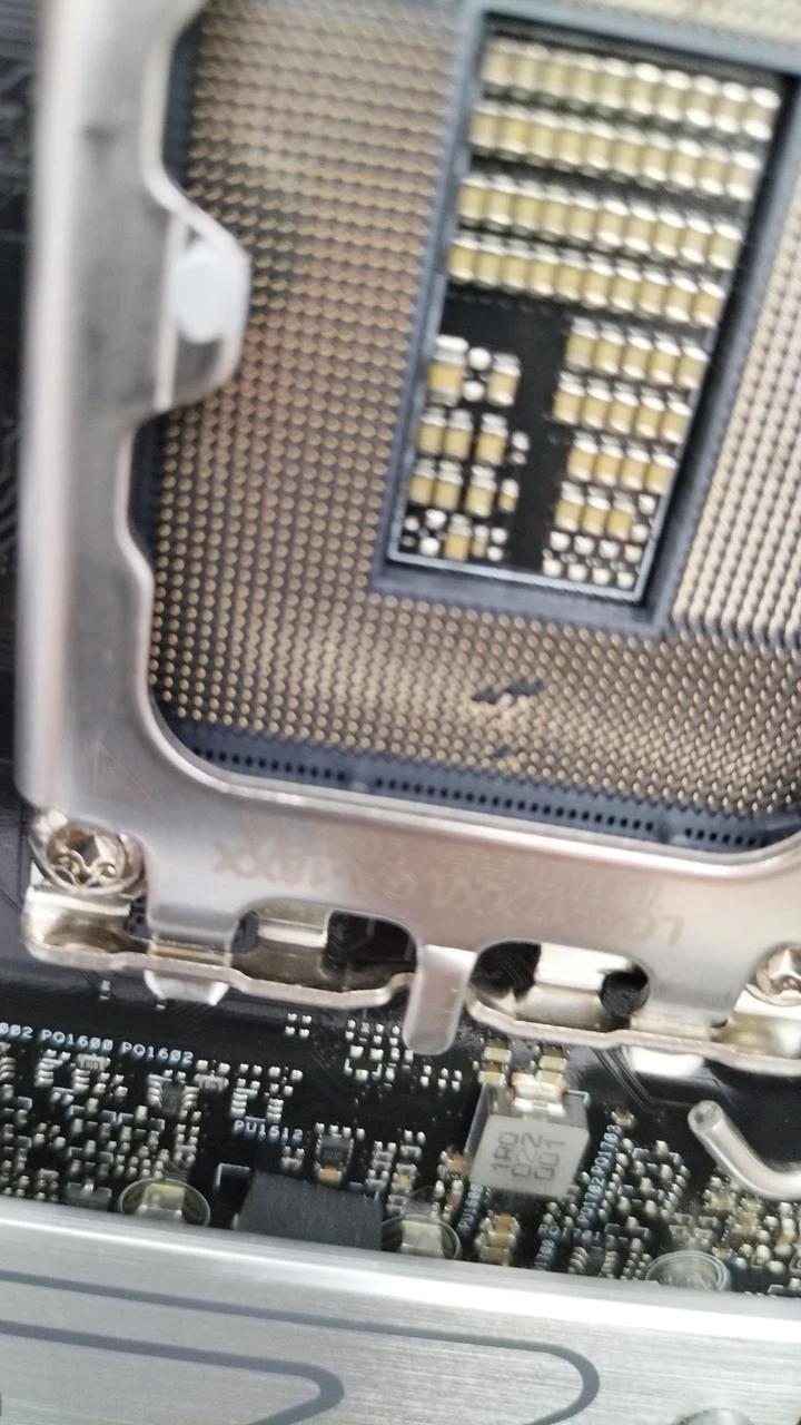 [À DÉCHETER] Carte mère ASUS PRIME H670-PLUS D4