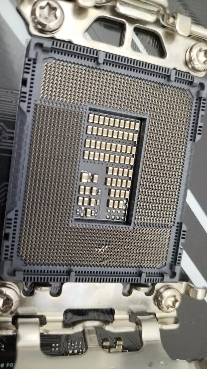 [À DÉCHETER] Carte mère ASUS PRIME H670-PLUS D4