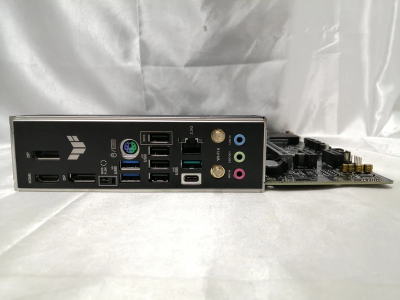 ASROCK Motherboard B650M PG LIGHTNING