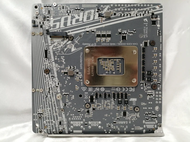 Carte mère GIGABYTE B860I
