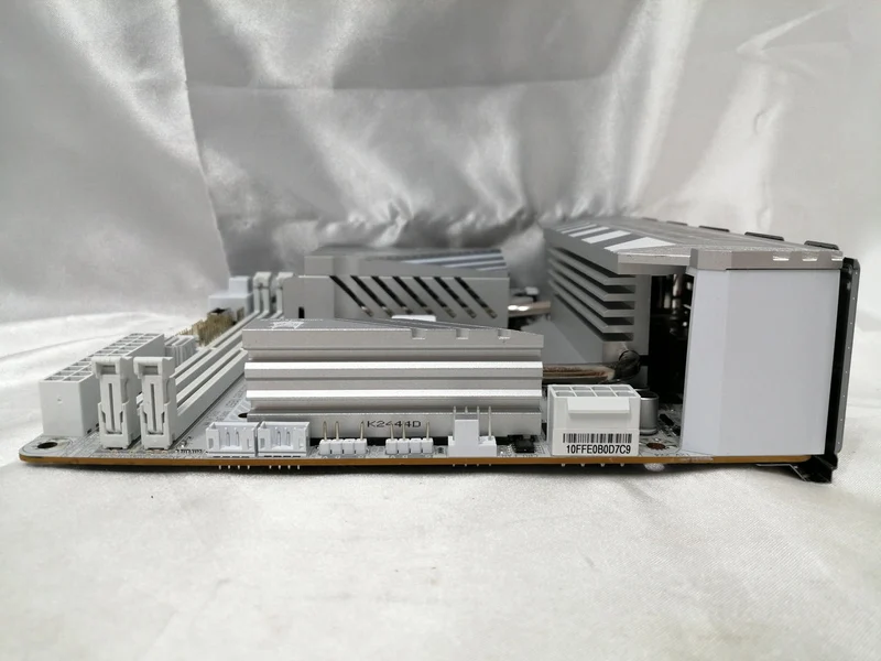 Carte mère GIGABYTE B860I