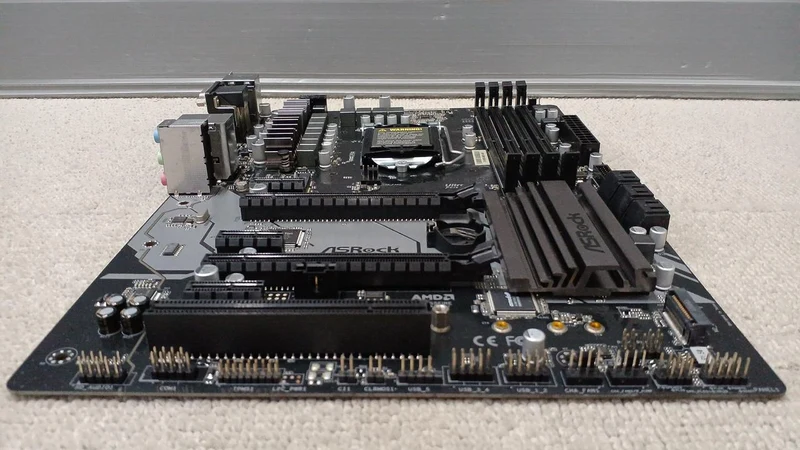 ASROCK Motherboard: Z370M PRO4