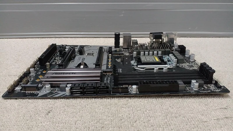 ASROCK Motherboard: Z370M PRO4