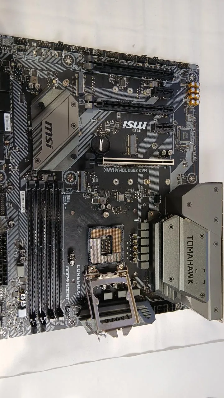 [À DÉCHETER] Carte mère MSI MAG Z390 TOMAHAWK