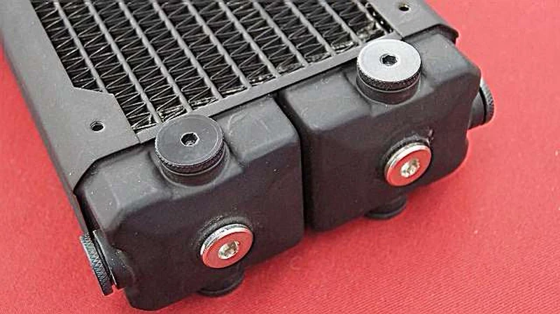 [À DÉCHETER] Pièce de refroidissement liquide BLACK ICE SR2 240 MP
