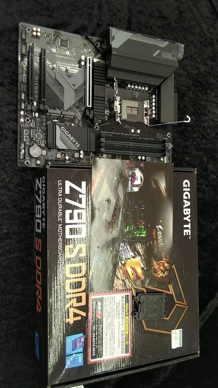 [À DÉCHETER] Carte mère Gigabyte Z790SDDR4