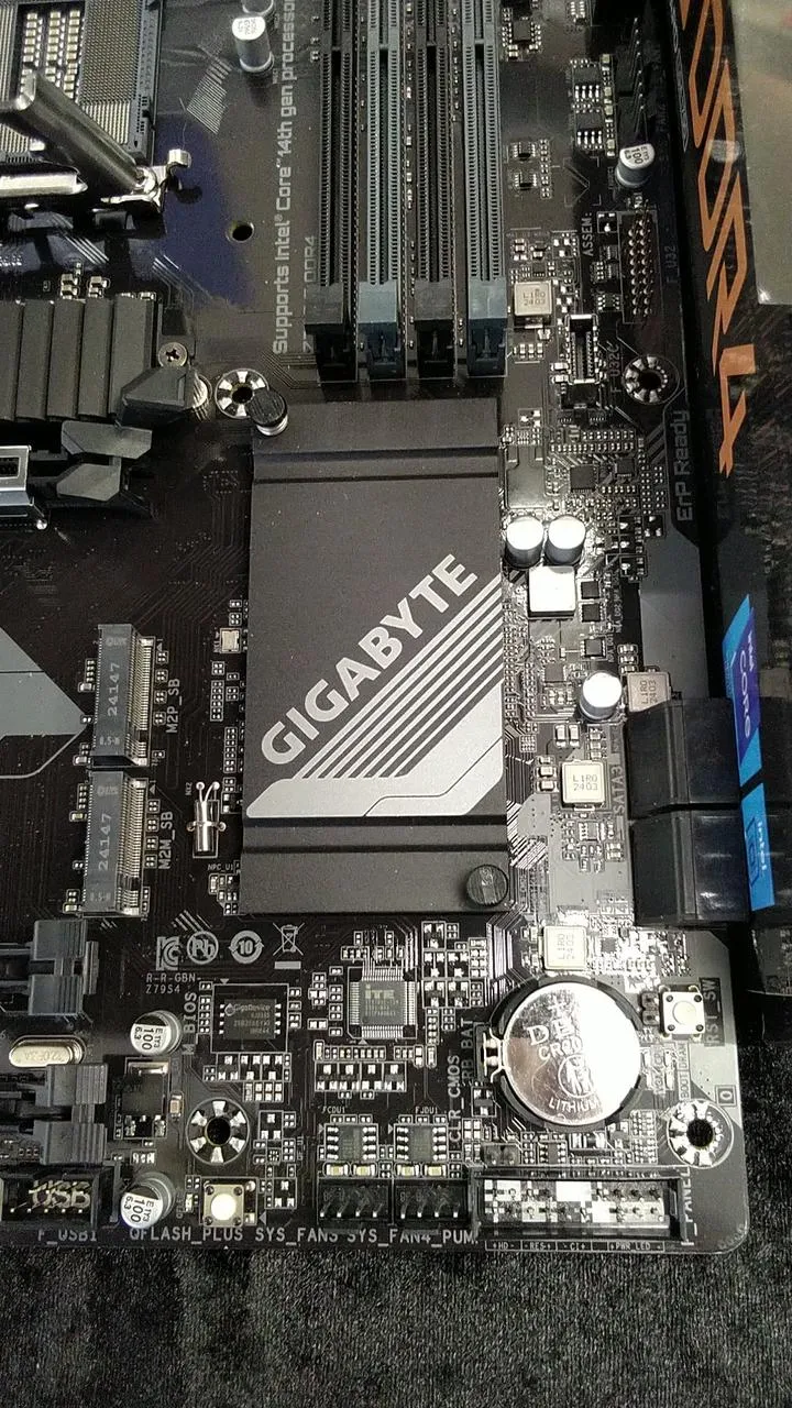 [À DÉCHETER] Carte mère Gigabyte Z790SDDR4