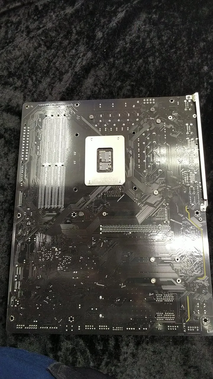 [À DÉCHETER] Carte mère Gigabyte Z790SDDR4