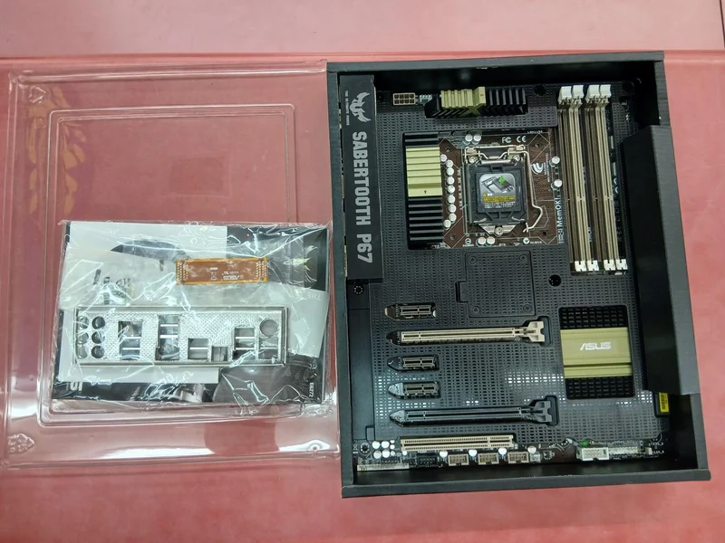 ASUS INTEL-compatible motherboard: SABERTOOTH P67