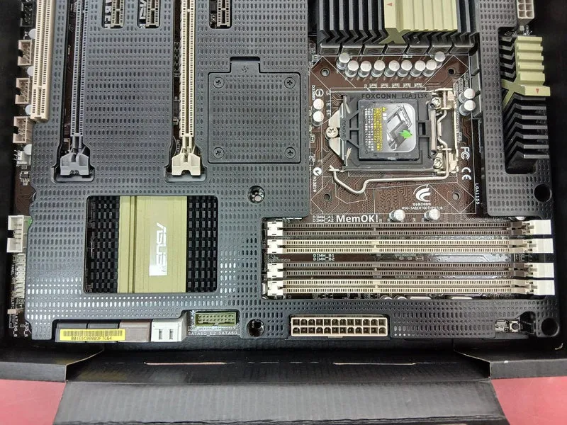 ASUS INTEL-compatible motherboard: SABERTOOTH P67