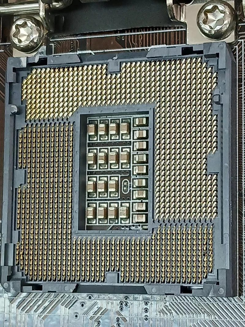 ASUS INTEL-compatible motherboard: SABERTOOTH P67