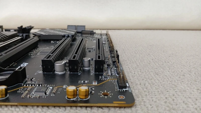 [À DÉCHETER] Carte mère MSI B760 GAMING PLUS WIFI