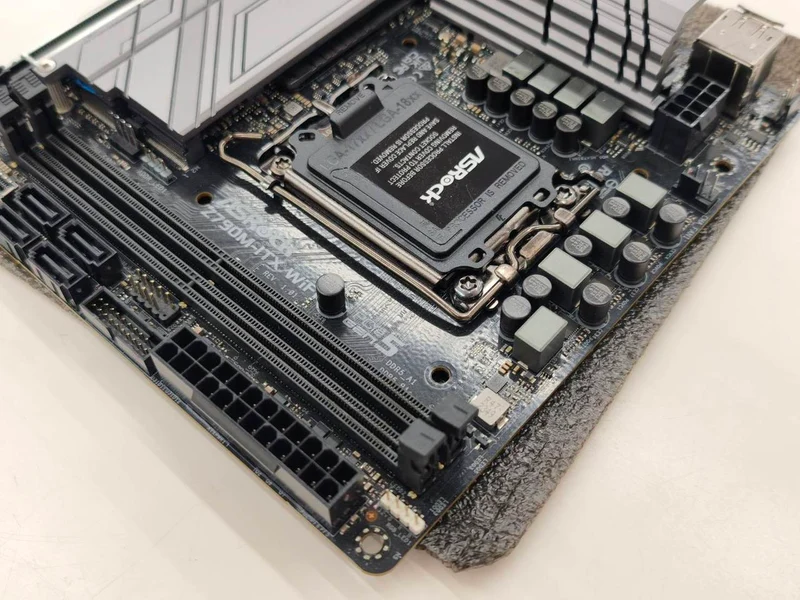 Carte mère ASROCK Z790-ITX Wi-Fi