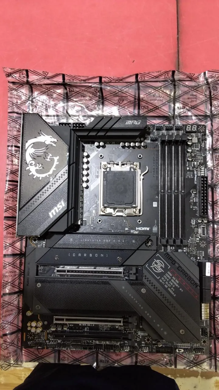 [À DÉCHETER] Carte mère MSI X670E CARBON WIFI