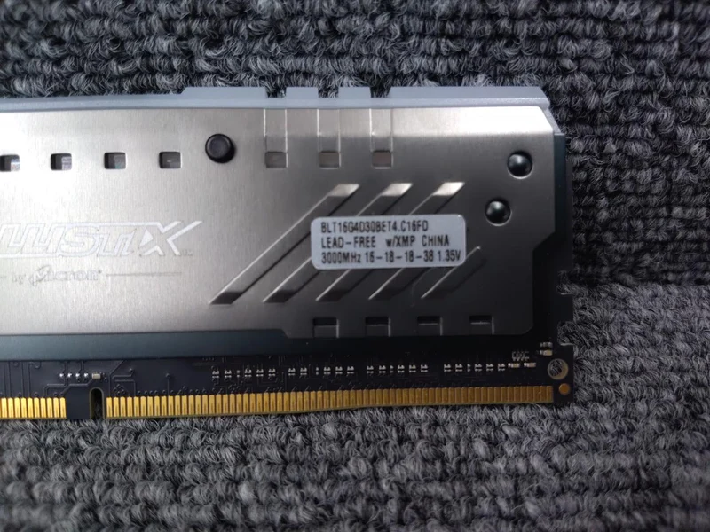 Mémoire MICRON DD4 W4U3000BMR
