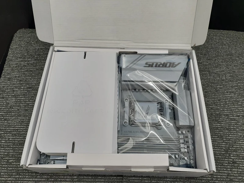 Carte mère GIGABYTE X870E AORUS PRO ICE