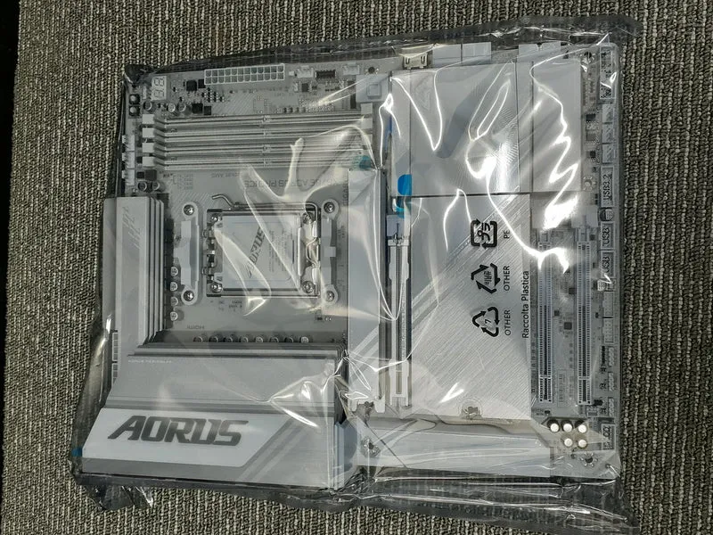 Carte mère GIGABYTE X870E AORUS PRO ICE