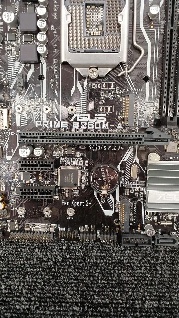 [À DÉCHETER] Carte mère ASUS PRIME B250M compatible Intel