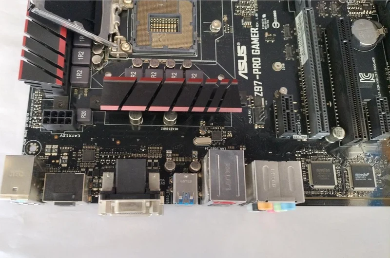 [À DÉCHETER] Carte mère ASUS Z97-PRO GAMER
