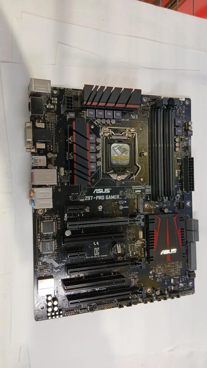 [À DÉCHETER] Carte mère ASUS compatible Intel Z97-PRO GAMER